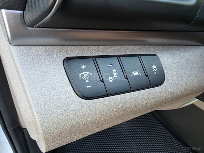 Hyundai Elantra-15