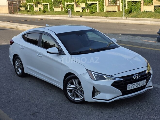Hyundai Elantra-1
