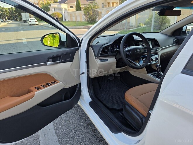 Hyundai Elantra-14