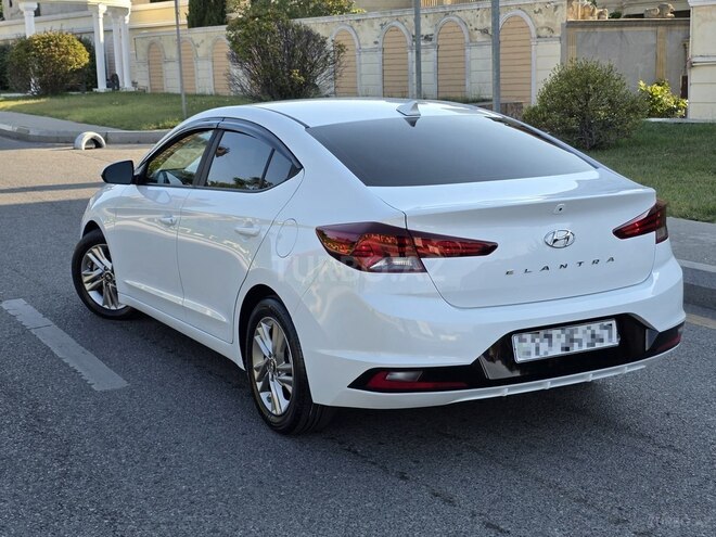 Hyundai Elantra-6