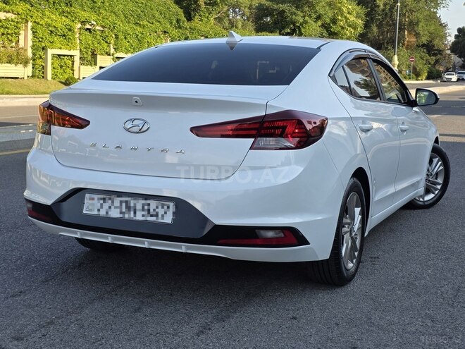 Hyundai Elantra-8