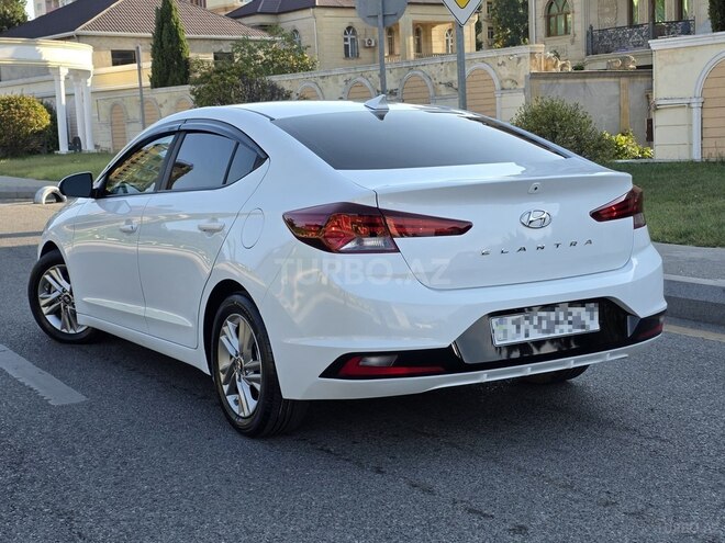 Hyundai Elantra-7