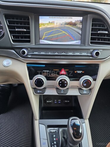 Hyundai Elantra-17