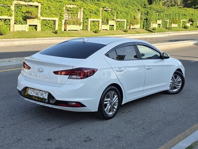 Hyundai Elantra-5