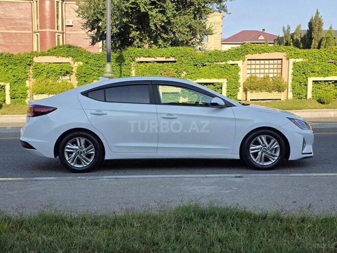 Hyundai Elantra-9