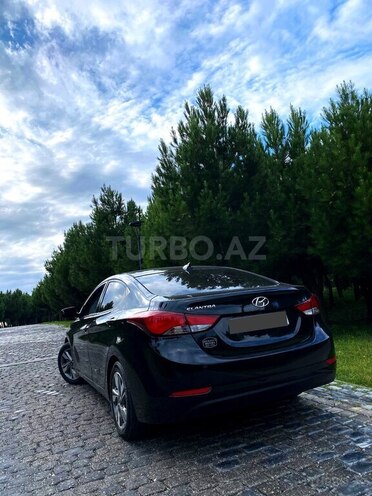 Hyundai Elantra-4