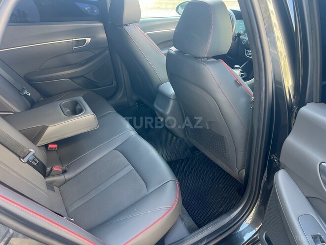 Hyundai Sonata-16