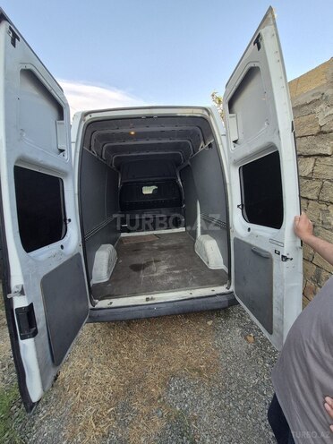 Ford Transit-6