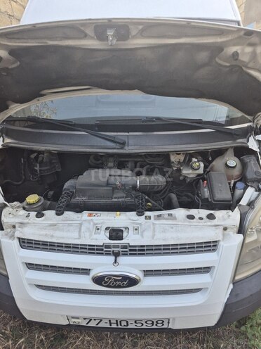 Ford Transit-5