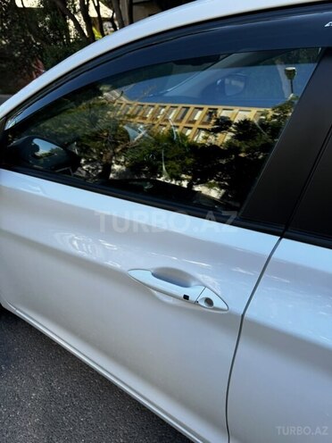 Hyundai Elantra-4