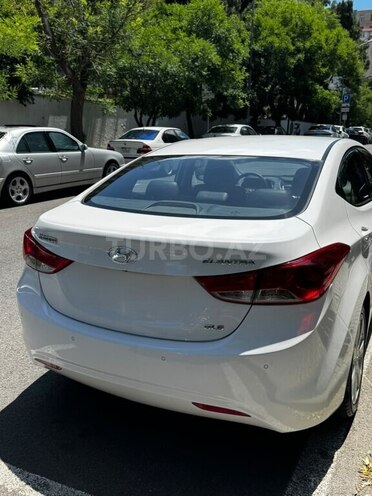 Hyundai Elantra-2