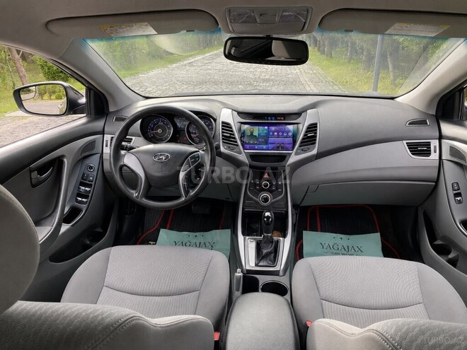 Hyundai Elantra-6