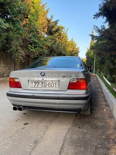 BMW 318-2