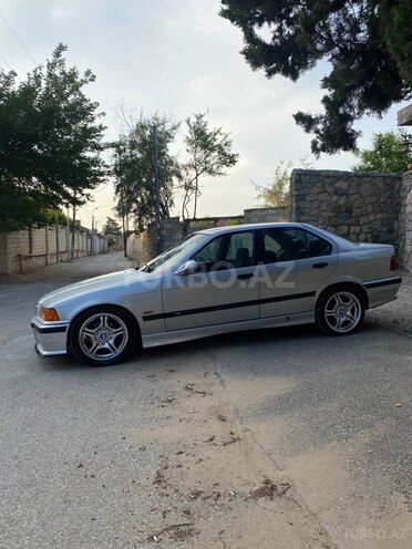 BMW 318-6