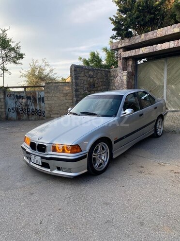 BMW 318-19