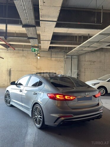 Hyundai Elantra-5