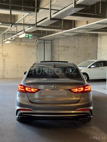 Hyundai Elantra-4