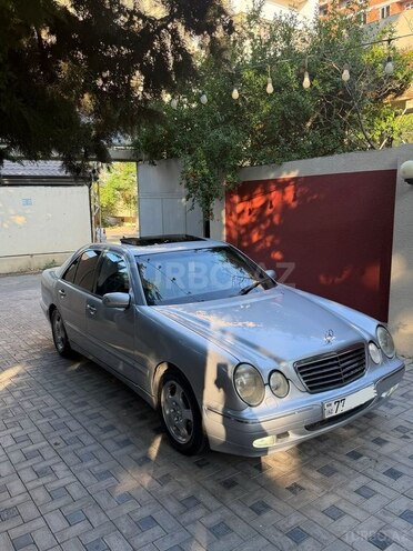 Mercedes E 240-2