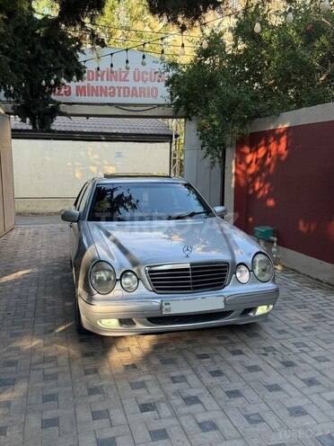 Mercedes E 240-1