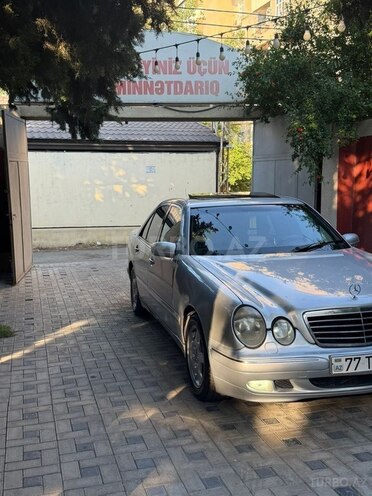 Mercedes E 240-5
