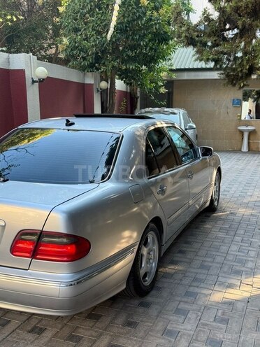 Mercedes E 240-8