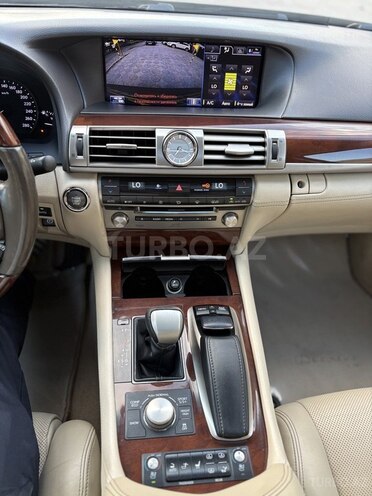 Lexus LS 460L-19