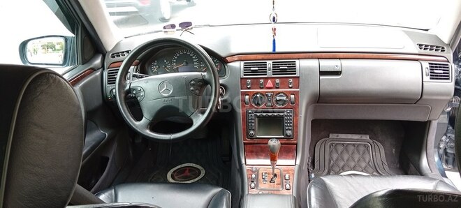 Mercedes E 240-3