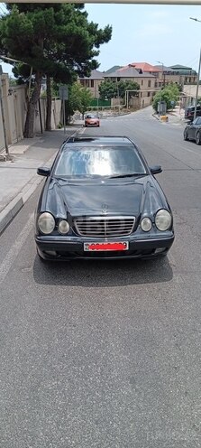 Mercedes E 240-5