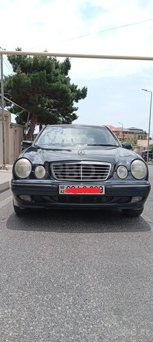 Mercedes E 240-1