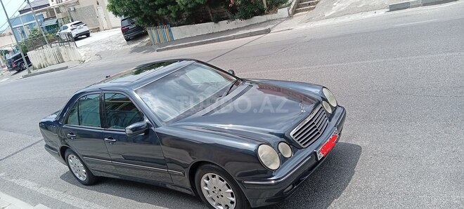 Mercedes E 240-4