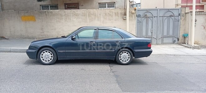 Mercedes E 240-6