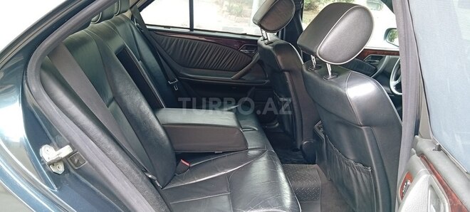 Mercedes E 240-10
