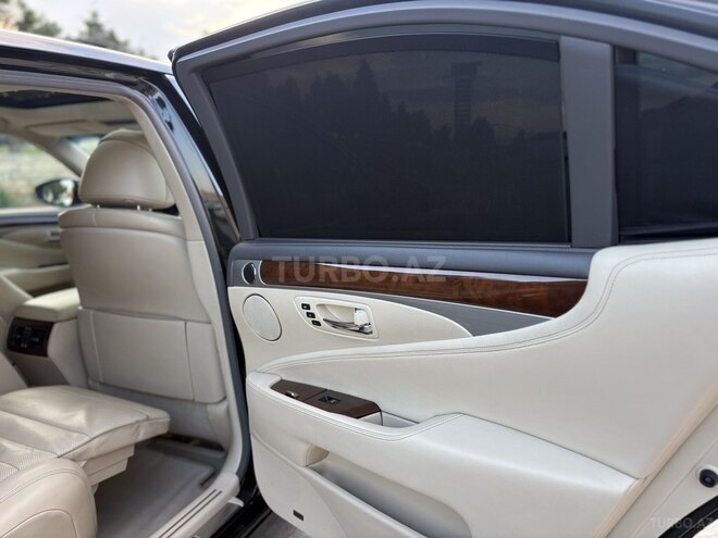 Lexus LS 460L-32