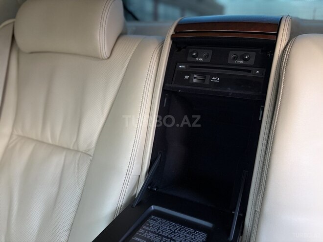 Lexus LS 460L-29