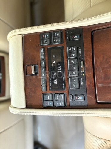 Lexus LS 460L-26