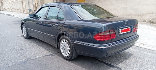 Mercedes E 240-8