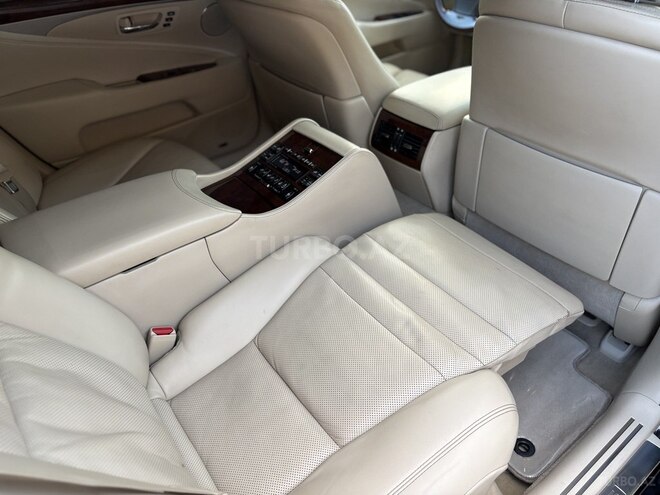 Lexus LS 460L-31