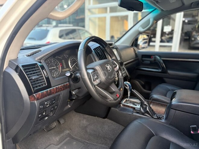 Toyota Land Cruiser-7