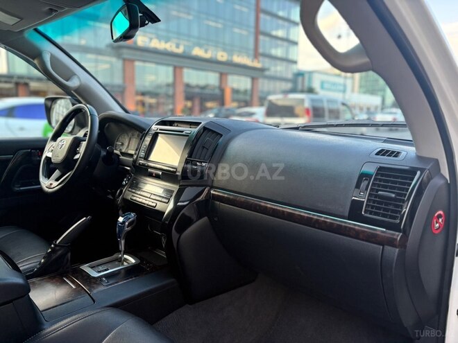 Toyota Land Cruiser-10