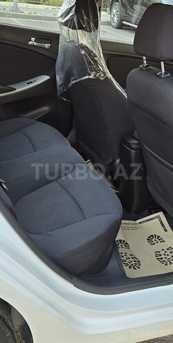 Hyundai Accent-20