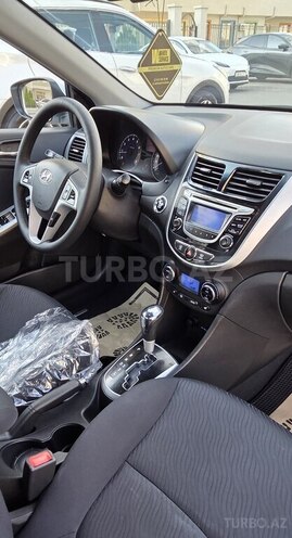 Hyundai Accent-19
