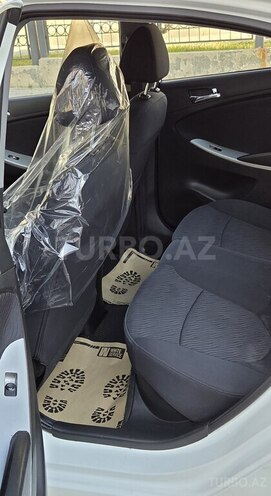 Hyundai Accent-21