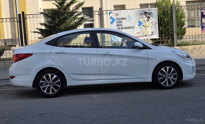 Hyundai Accent-6