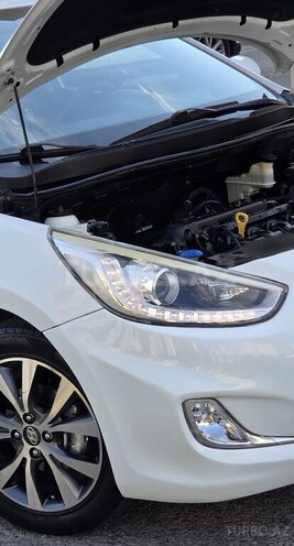 Hyundai Accent-14