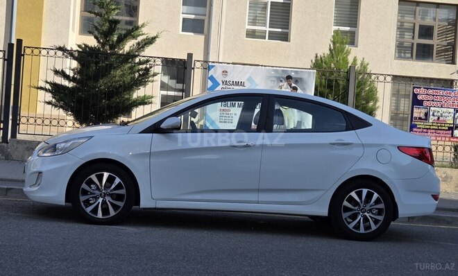 Hyundai Accent-5