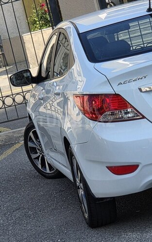 Hyundai Accent-13