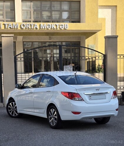 Hyundai Accent-7
