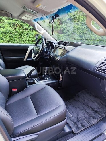 Toyota Land Cruiser Prado-13