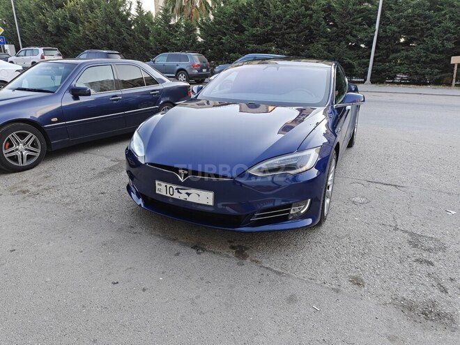 Tesla Model S-1