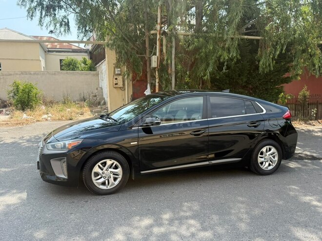 Hyundai IONIQ-8
